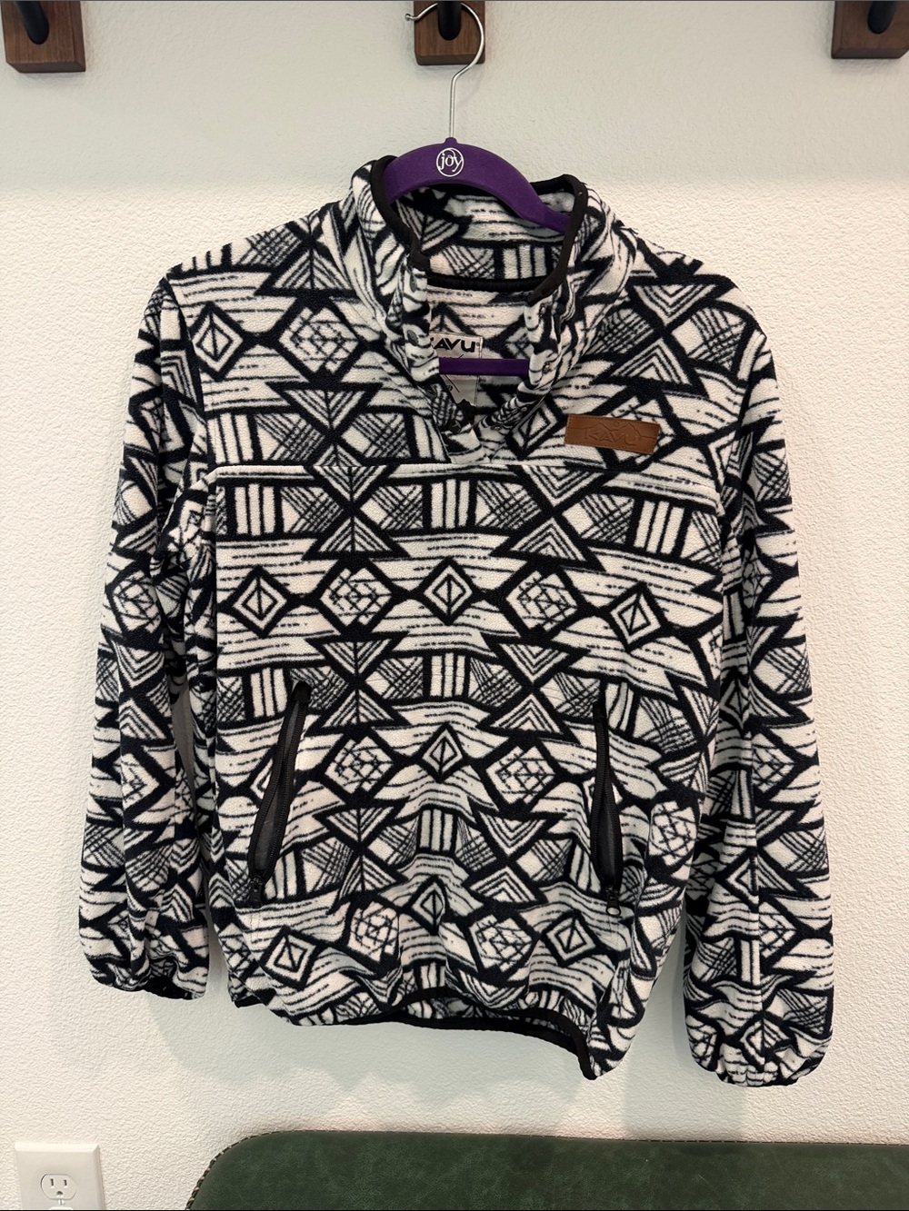 Kavu Black and White Geometric Pullover Fleece